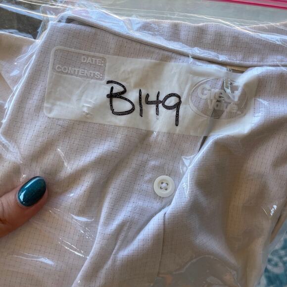 Lululemon Men's White Short Sleeve Button-Down Shirt - Picture 6 of 6